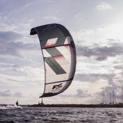 Kitesurfing Kite – Buying Guide