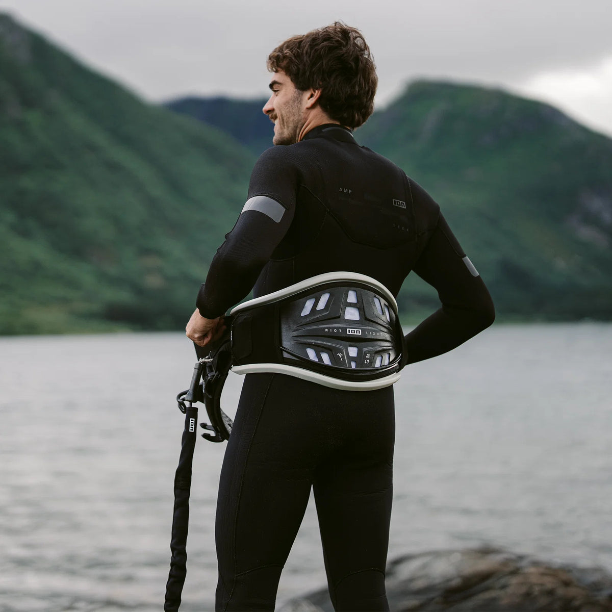 ION Seek Amp 5/4mm Men's Front Zip Wetsuit