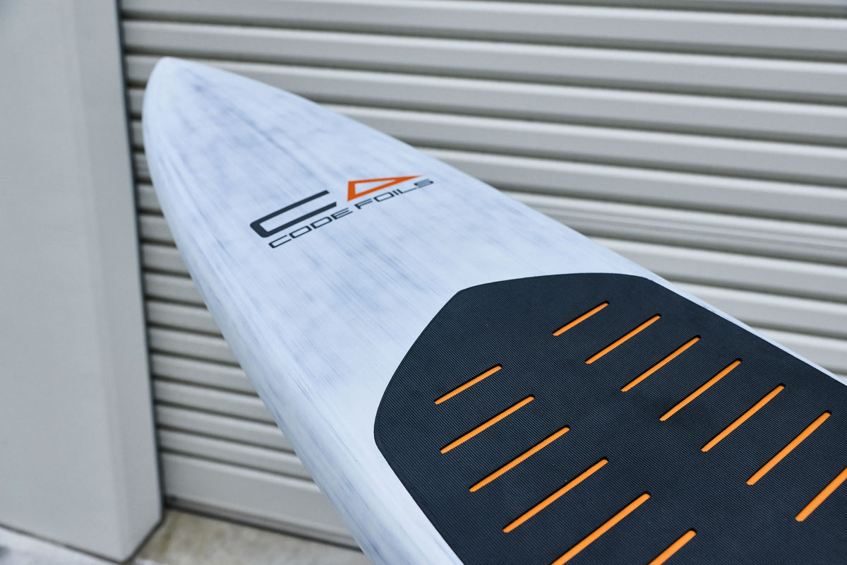 Pointed nose and front deck pad of the Code Foils Downwind SUP board