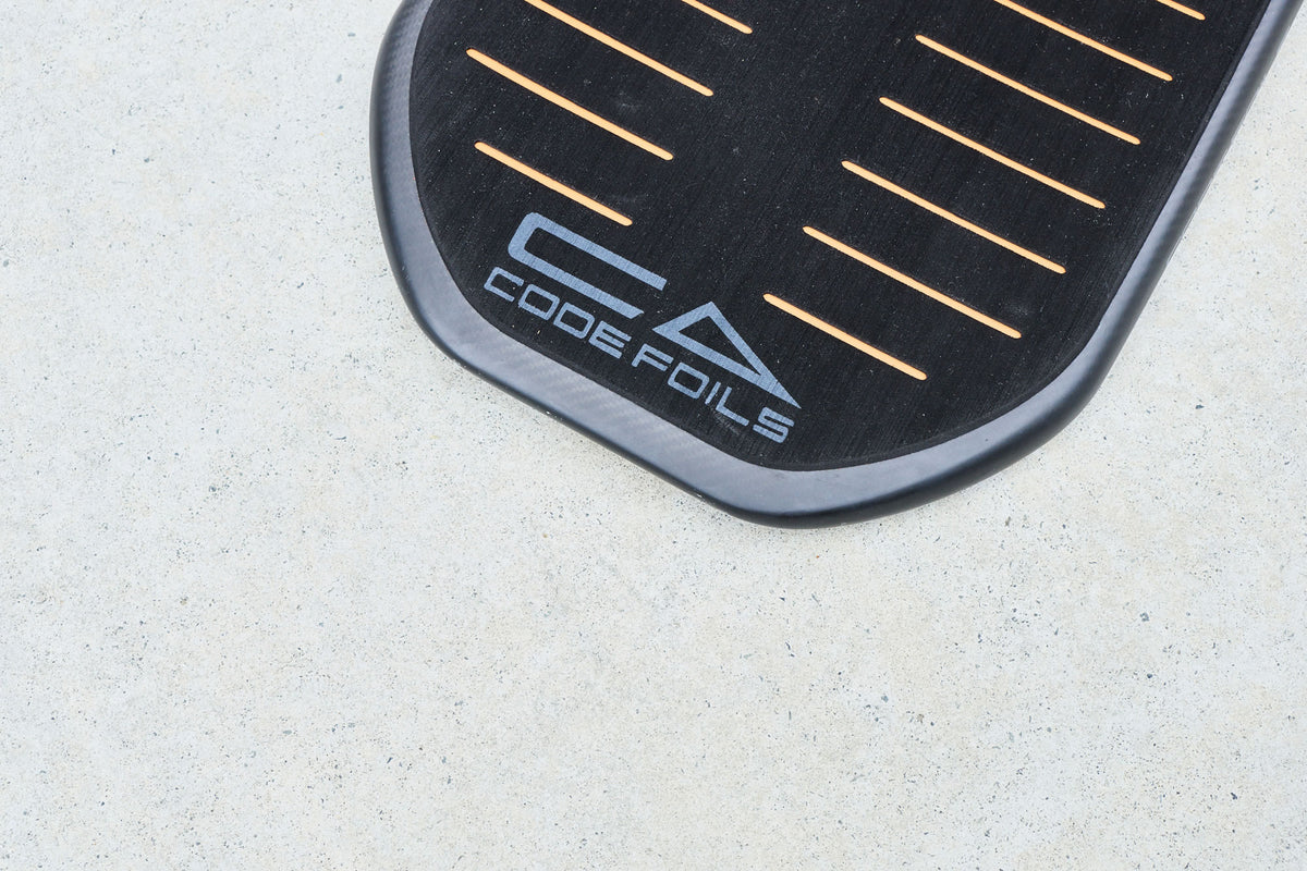 Rounded end of the Kanga board and textured deck pad